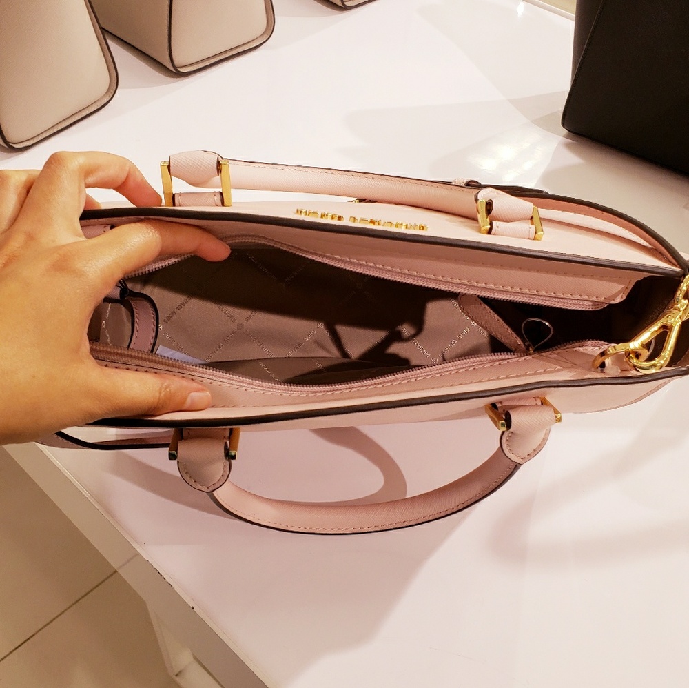 MK SELMA MD TZ SATCHEL & JST DOUBLE ZIP WRISTLET - Picture 4 of 8